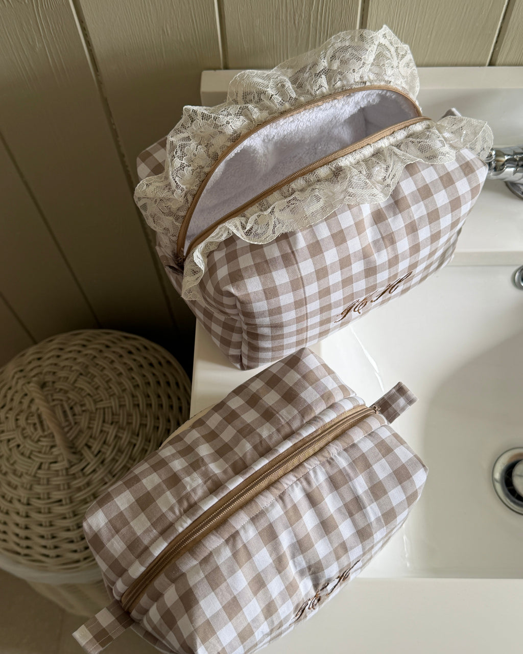 Beige Gingham Lace Wash Bag