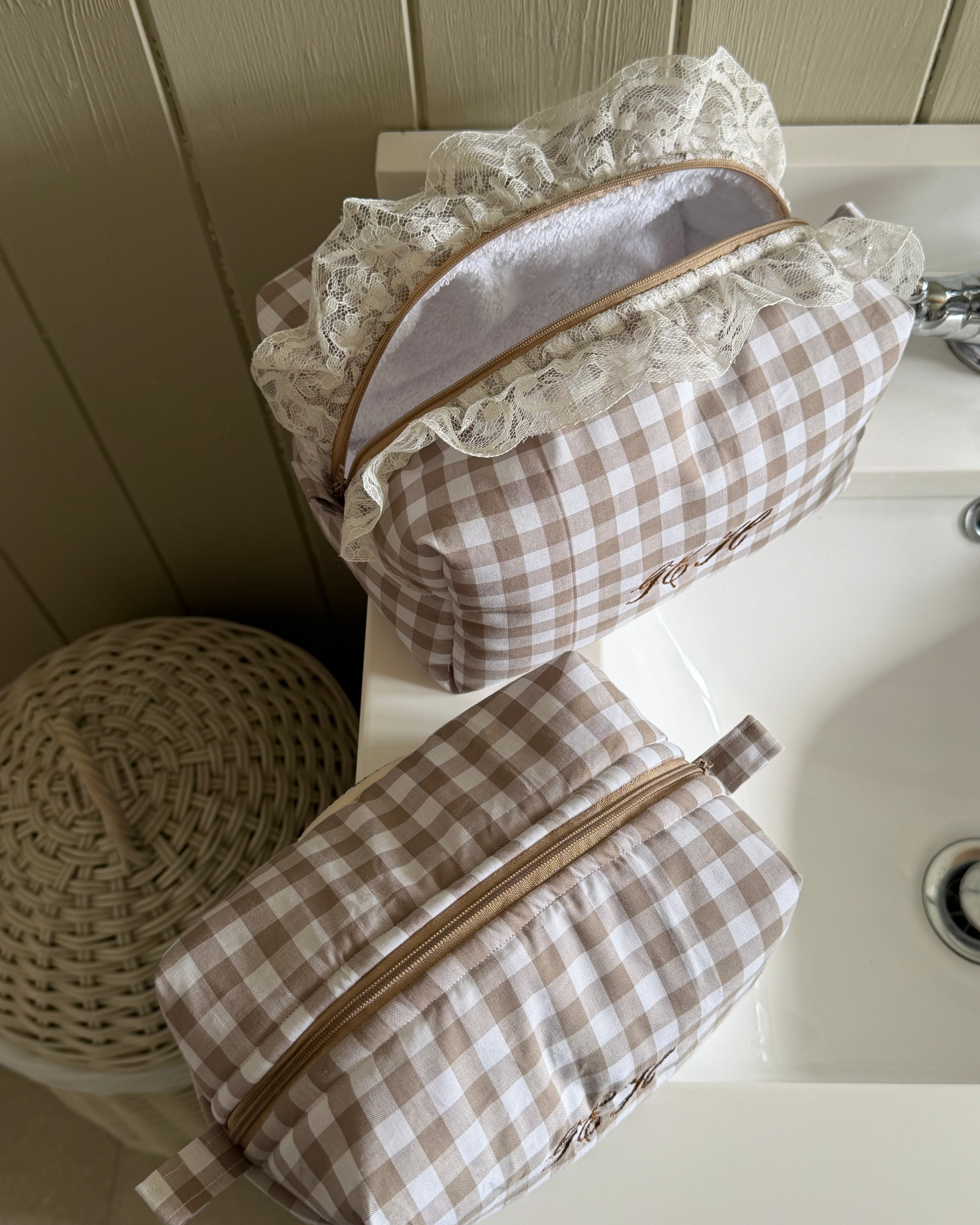 Beige Gingham Lace Wash Bag