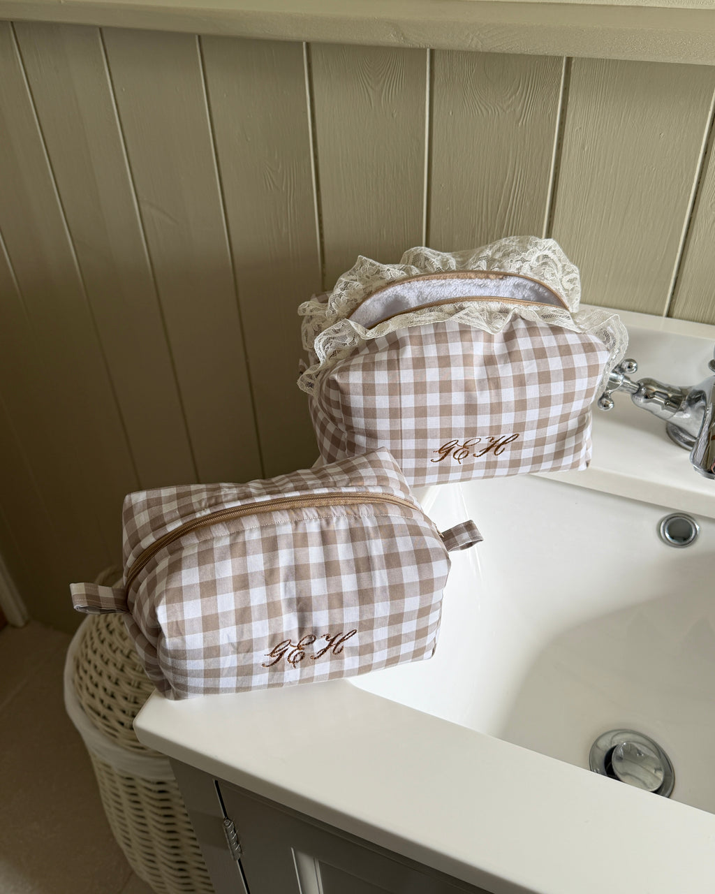 Beige Gingham Lace Wash Bag